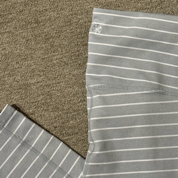 Gaiam Grey and White Striped Leggings / Yoga Pants (Size XL) - Picture 3 of 6